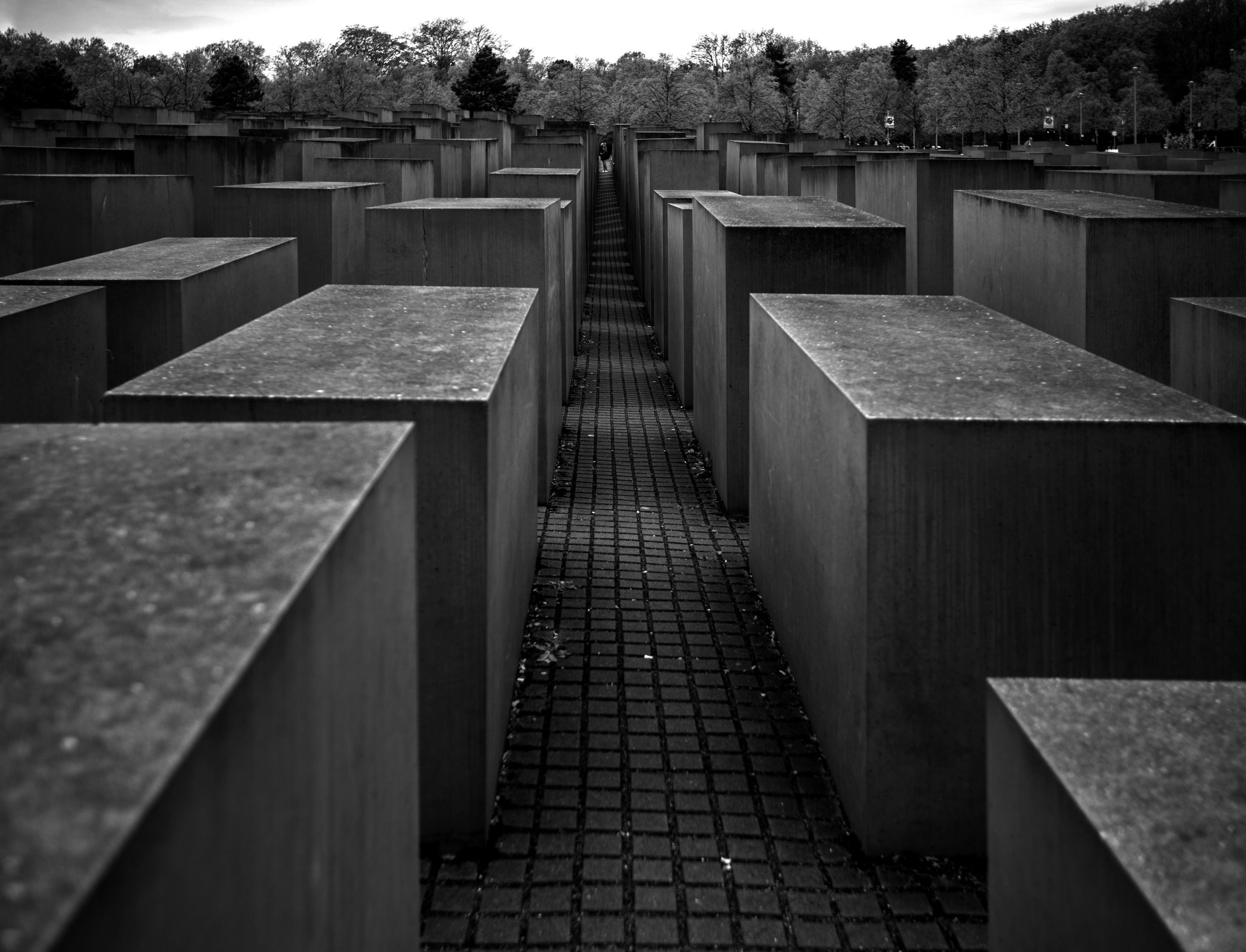 berlins jewish memorial leading lines to infinity